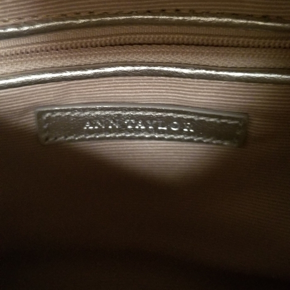 Ann Taylor Silver Leather Purse🖤 - Picture 5 of 9